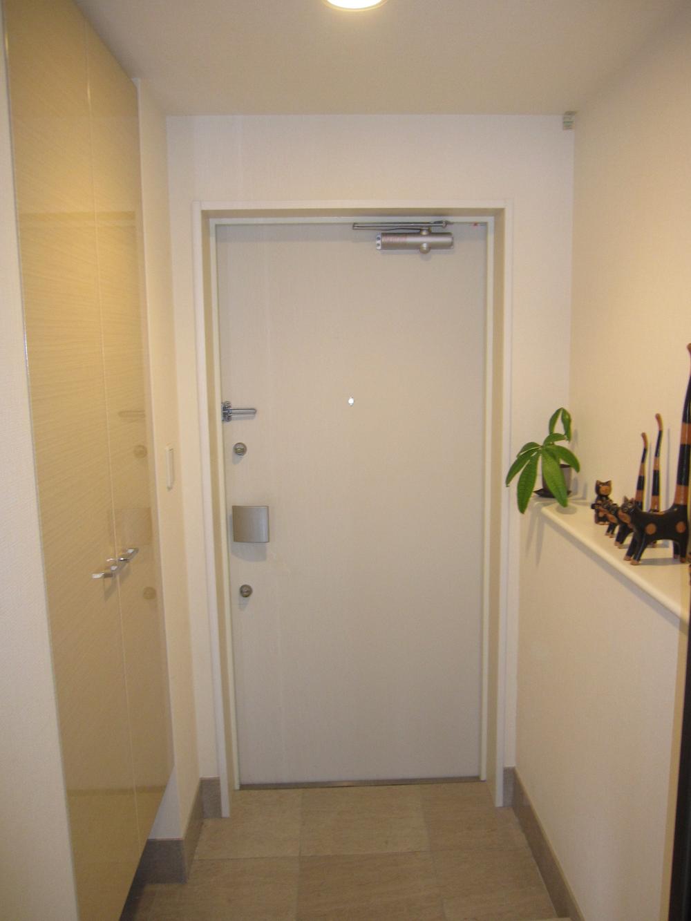 Entrance. Local (11 May 2013) Shooting