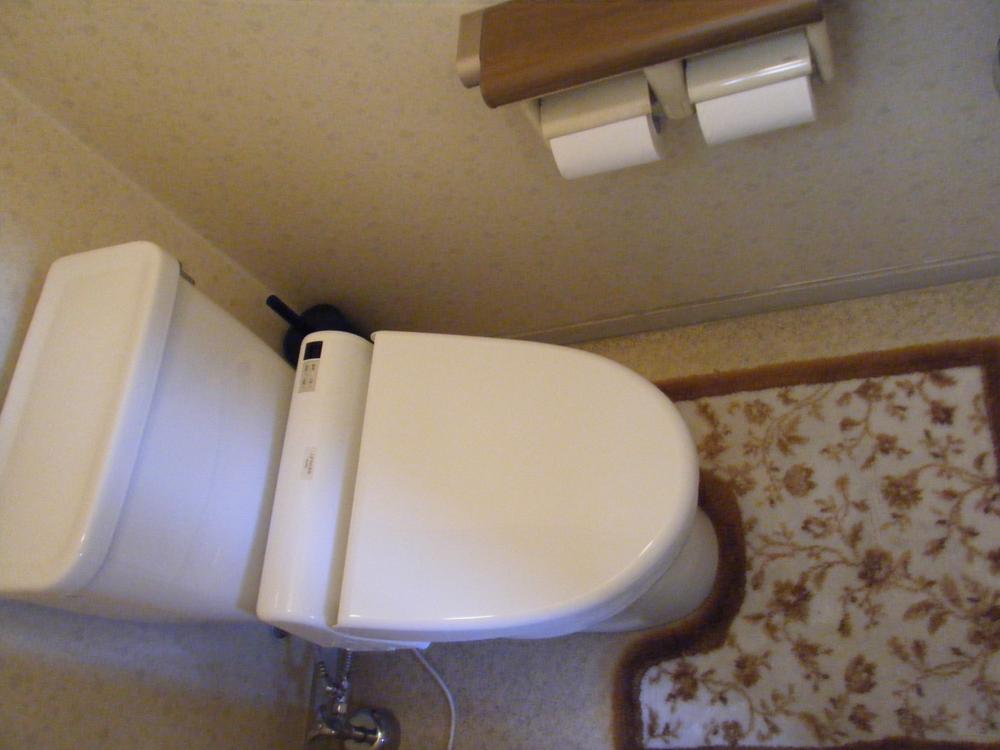 Toilet. Indoor (11 May 2013) Shooting