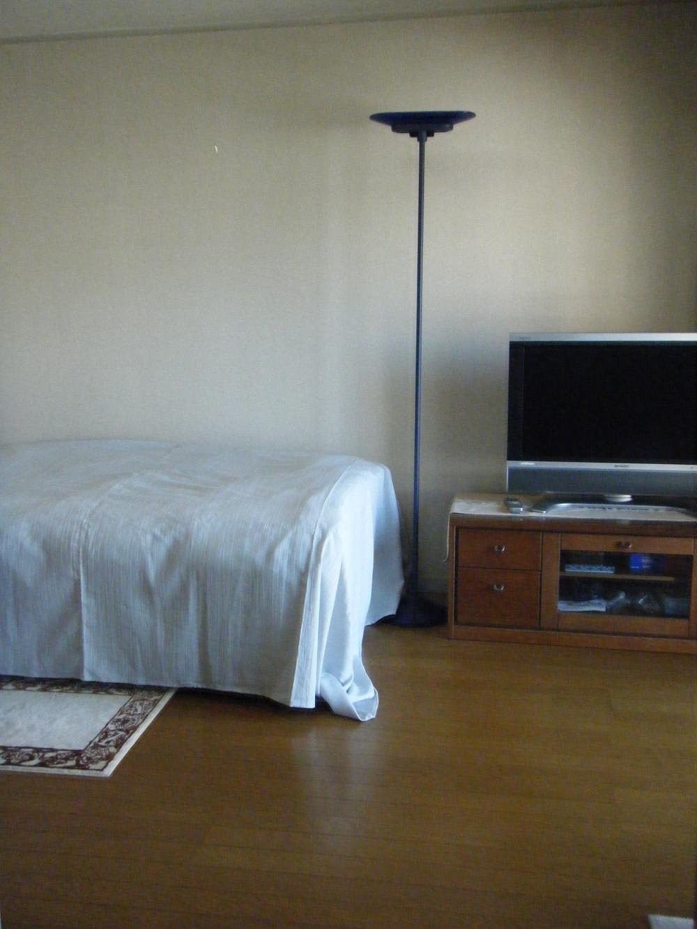 Non-living room. Indoor (11 May 2013) Shooting