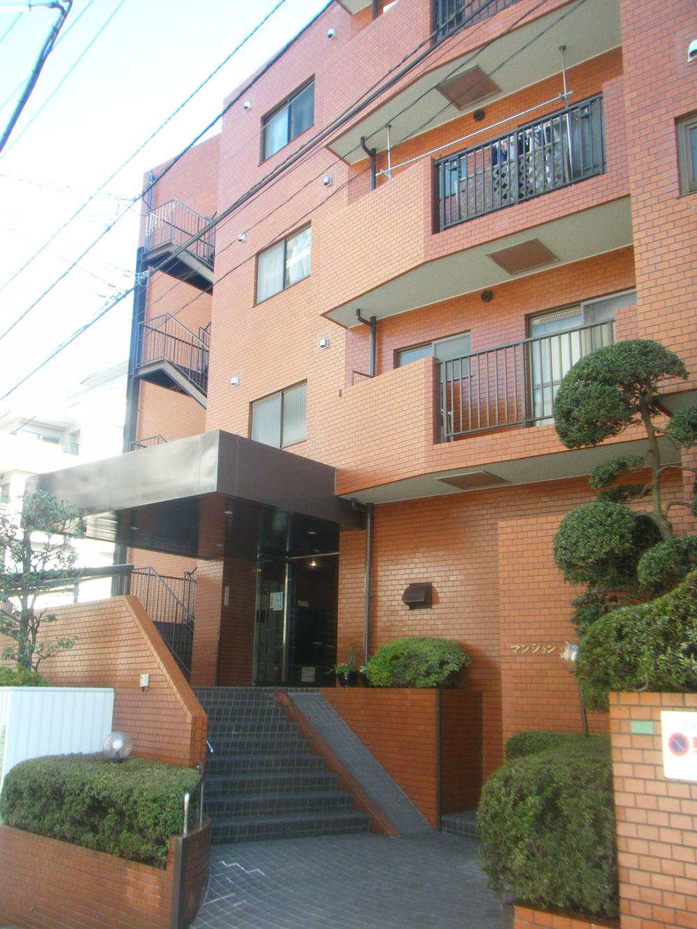 Local appearance photo. Local (11 May 2013) Shooting