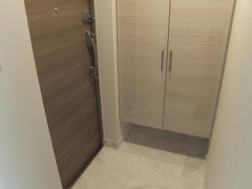 Entrance. Indoor (June 2013) Shooting