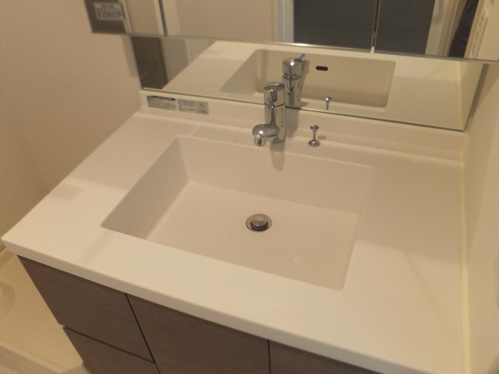 Wash basin, toilet. Indoor (June 2013) Shooting