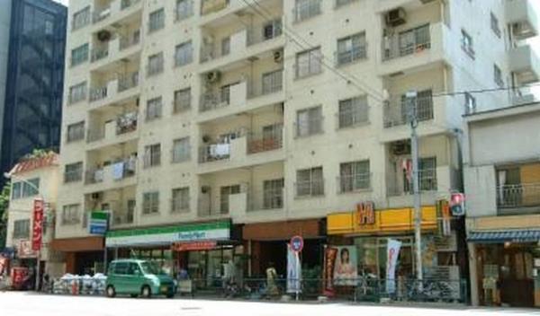 Streets around. 450m to the periphery of the city skyline