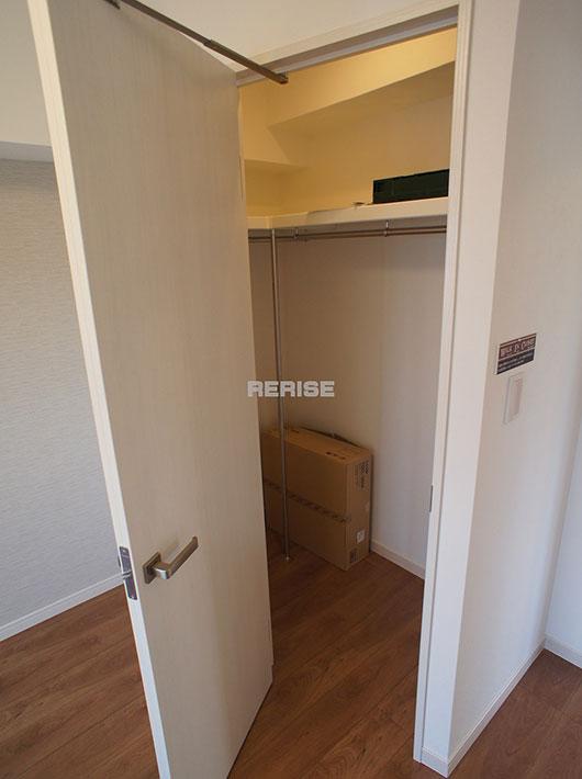 Receipt. Walk-in closet