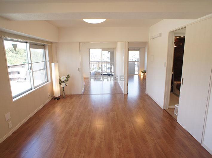 Living. Administrative expenses: 17000 yen / Month repair reserve: 12750 yen / Month