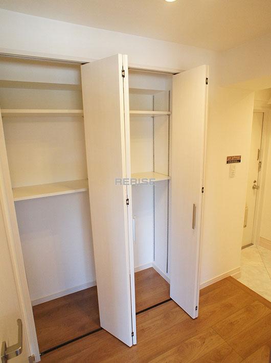 Receipt. Corridor inside the storage