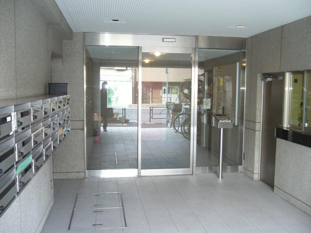 Entrance. Common areas
