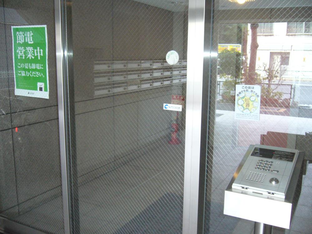 Entrance. Common areas