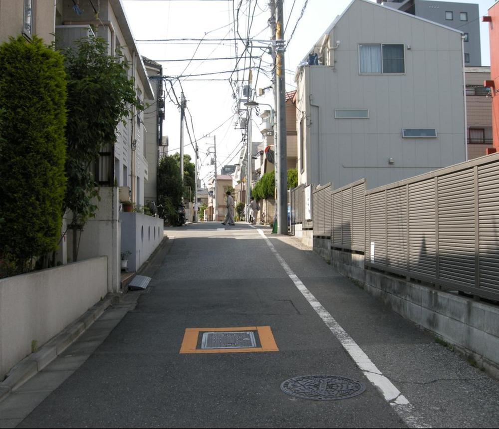 Local photos, including front road. Front road there is no traffic problem of the one-box cars and foreign cars. 