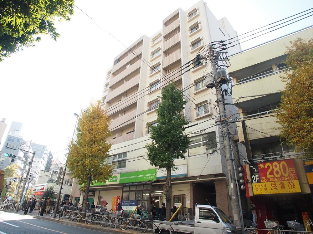 Local appearance photo. Local (12 May 2013) Shooting