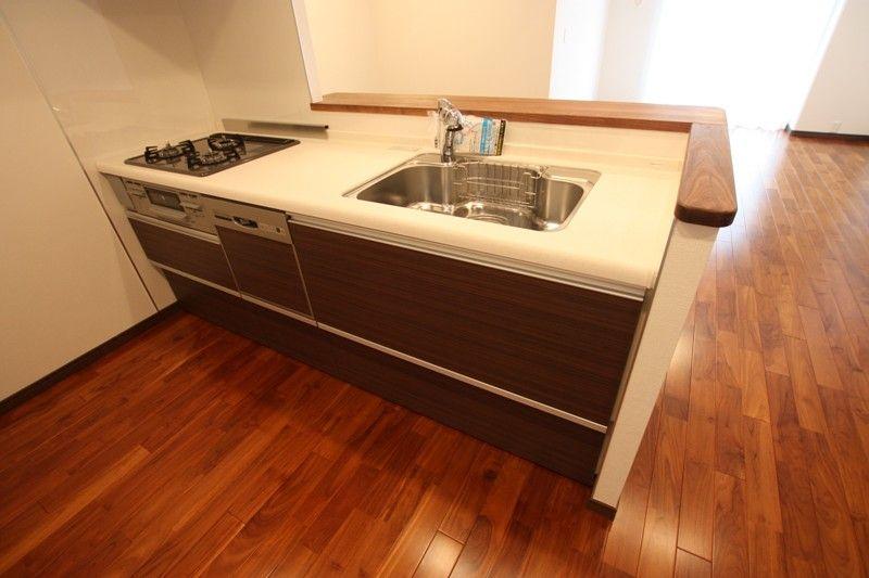 Kitchen. Storage-rich kitchen