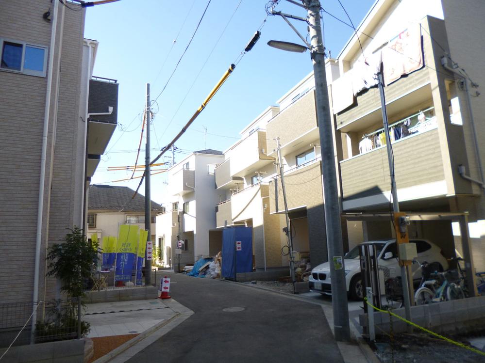 Local photos, including front road. Local (11 May 2013) Shooting