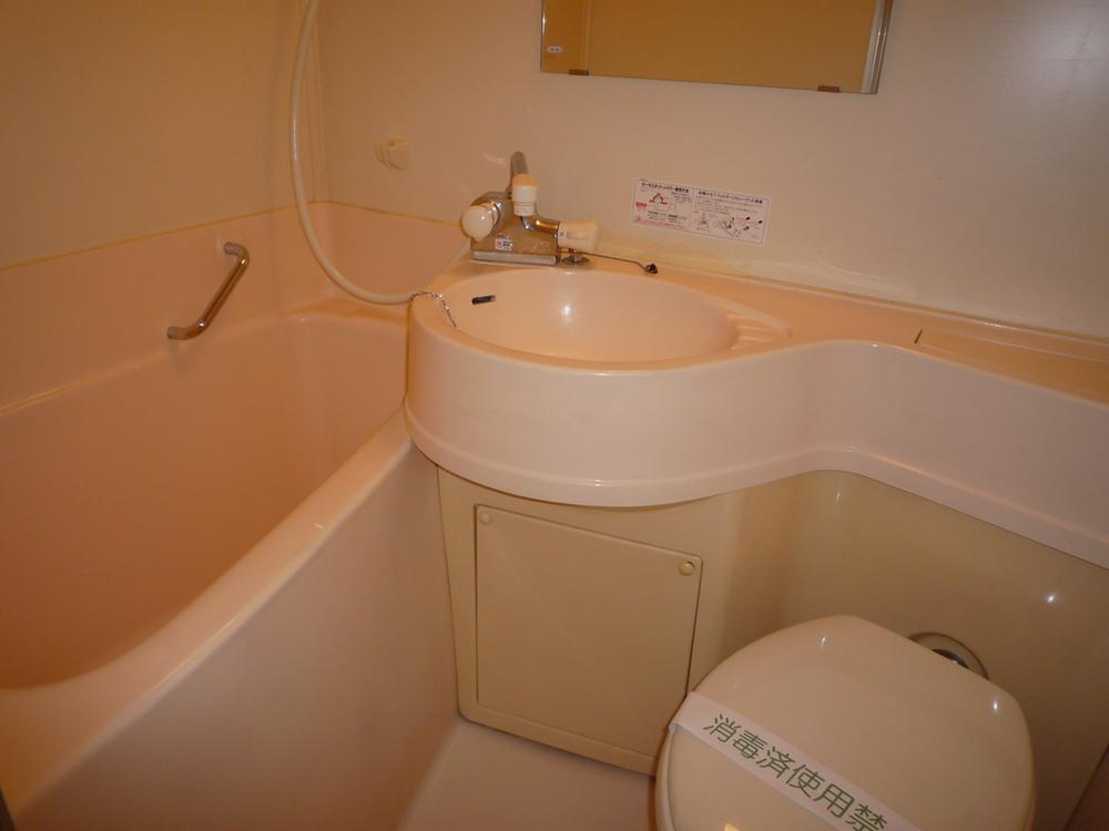 Bathroom. Indoor (11 May 2013) Shooting