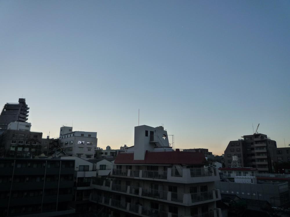 View photos from the dwelling unit. View from the site (November 2013) Shooting