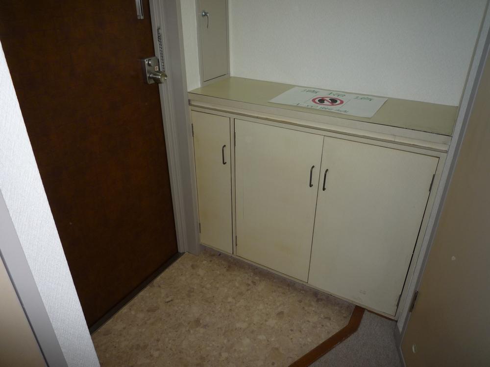 Entrance. Indoor (11 May 2013) Shooting