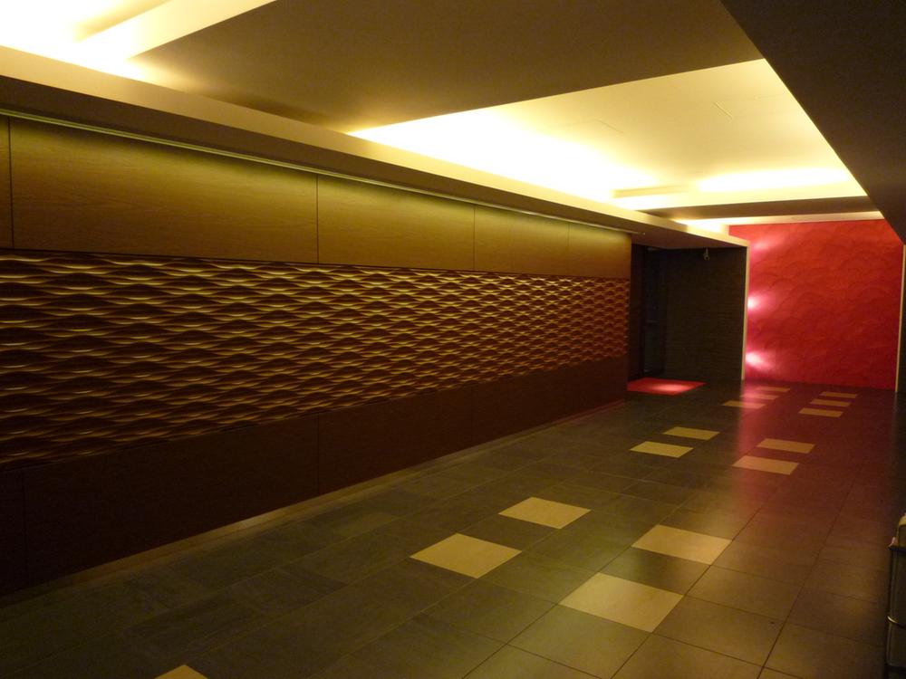 Entrance. Common areas