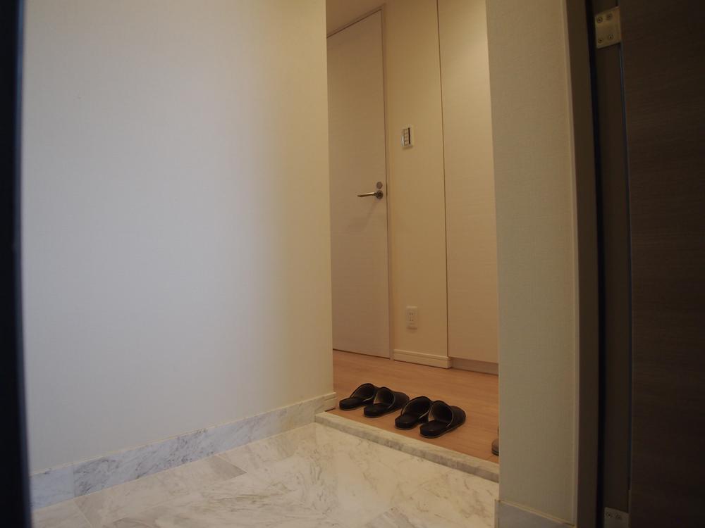 Entrance. Local (12 May 2013) Shooting