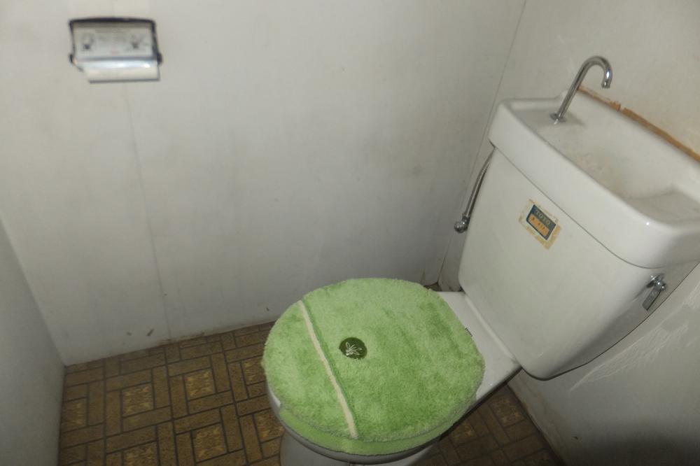 Toilet. Indoor (June 2013) Shooting