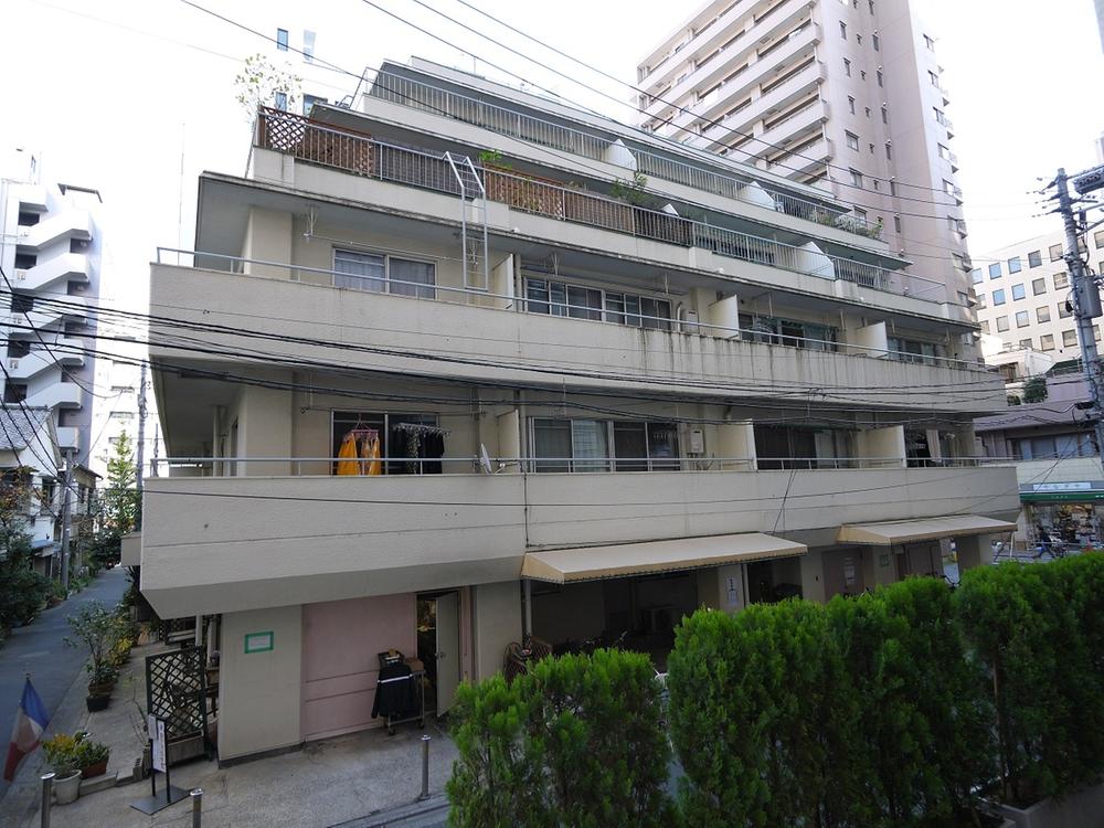 Local appearance photo. Local (11 May 2013) Shooting