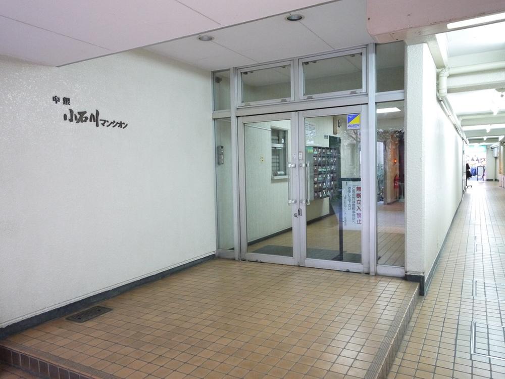Entrance. Common areas