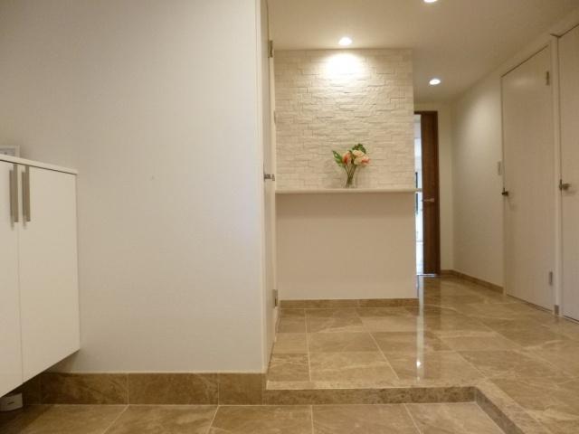 Entrance. Natural marble