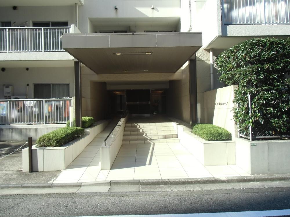 Entrance. Common areas