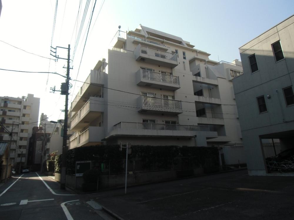 Local appearance photo. Local (12 May 2013) Shooting