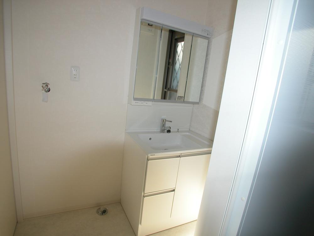 Wash basin, toilet. Indoor (12 May 2013) Shooting