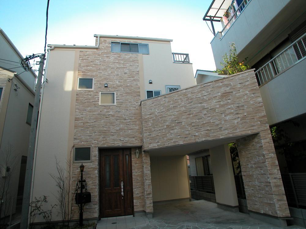 Local appearance photo. Local (12 May 2013) Shooting