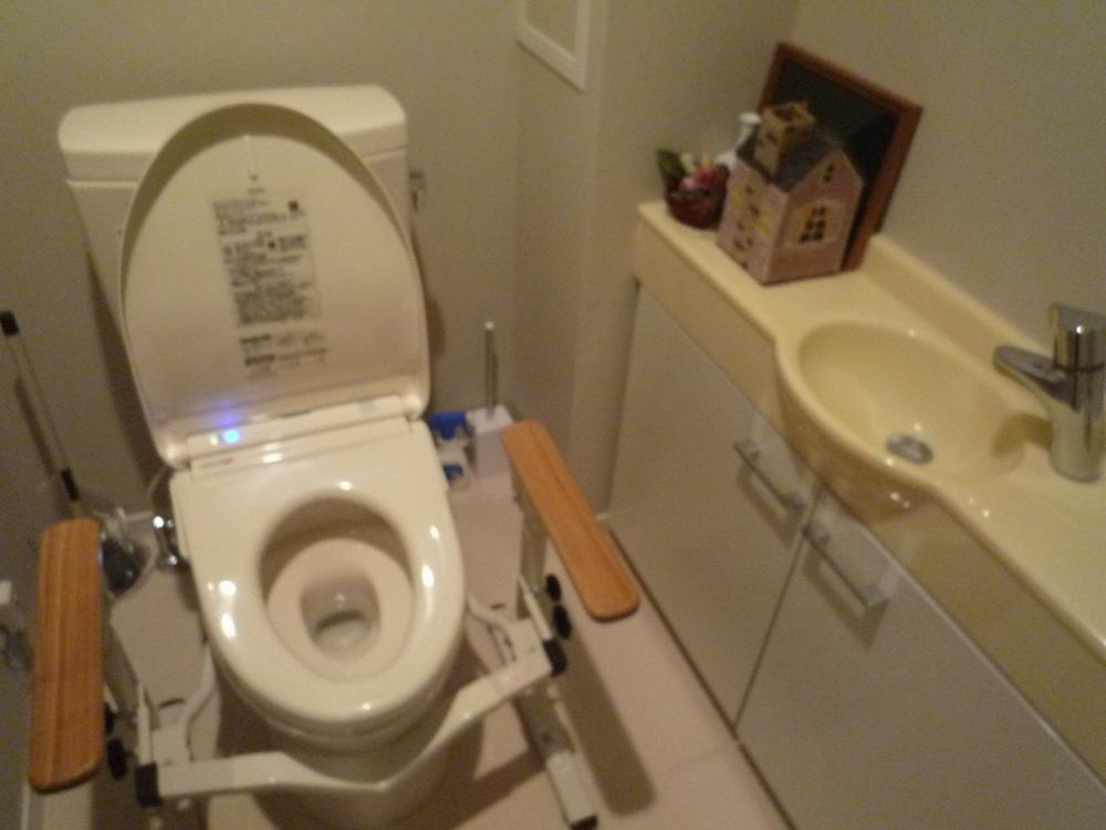 Toilet. Indoor (12 May 2013) Shooting