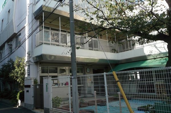 Municipal Honkomagome nursery / There are several nursery is a 2-minute walk (about 150m) walking distance, Encouraging also in double-income households