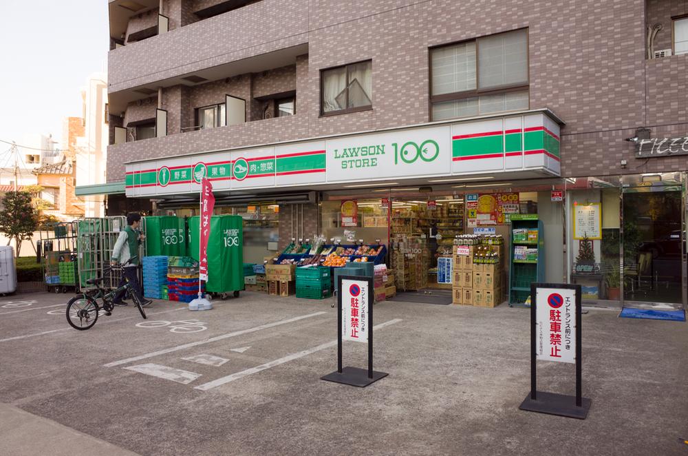 Other. 100 yen Lawson on the first floor