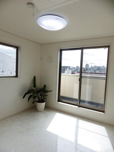 Non-living room. 3 Kaikyoshitsu Day is good.