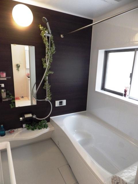 Bathroom. It is the bath one tsubo type.