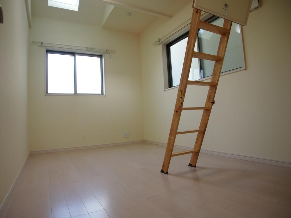 Non-living room. Indoor (10 May 2013) Shooting