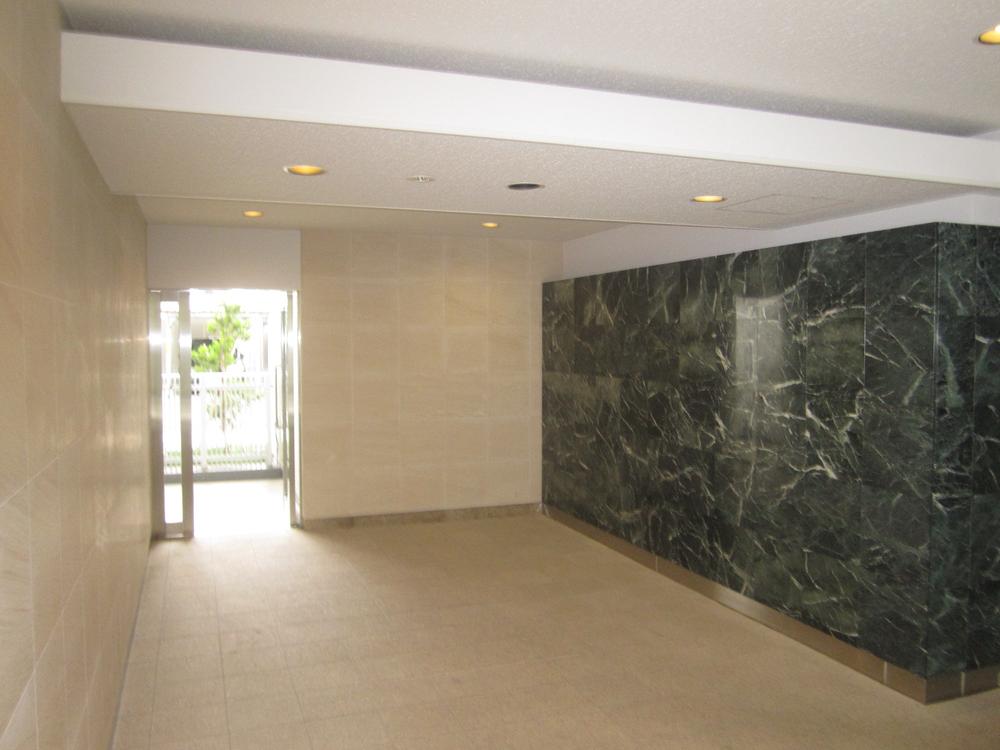 Entrance. Common areas