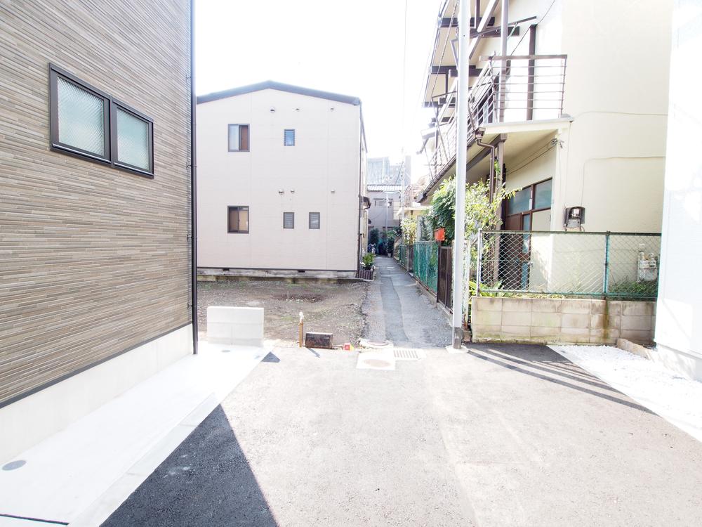 Local photos, including front road. Local (11 May 2013) Shooting