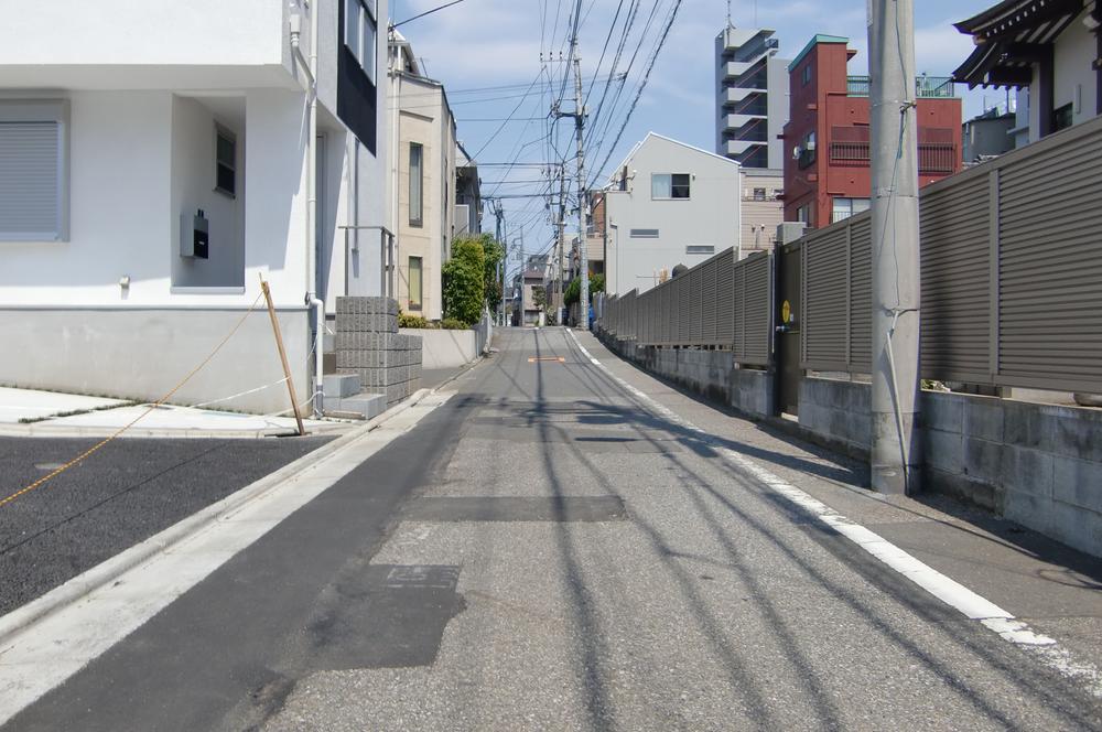 Local photos, including front road. Front road (May 2013) Shooting