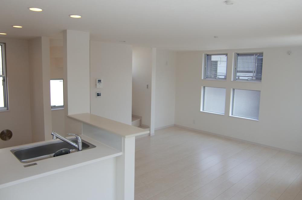 Living. Face-to-face kitchen (May 2013) Shooting