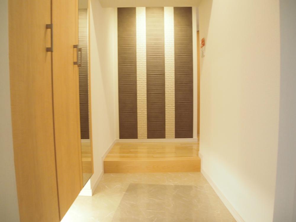 Entrance. Local (11 May 2013) Shooting