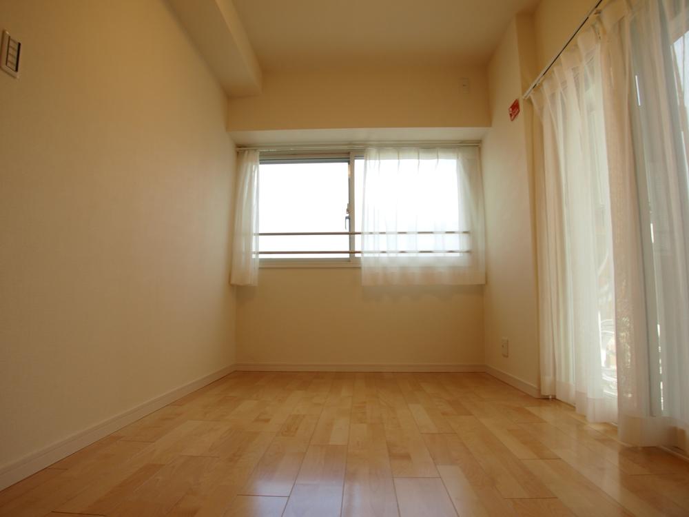 Non-living room. Indoor (11 May 2013) Shooting