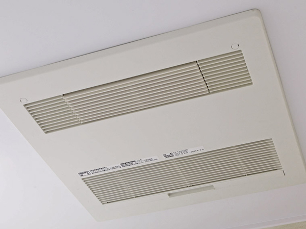 Bathing-wash room.  [Bathroom heating ventilation dryer] Installing a dryer rainy season and pollen can dry the laundry is also the time to be worried about. Also comfortable to spend the winter of bath time with heating function.