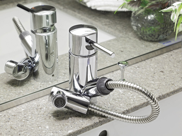 Bathing-wash room.  [Single lever mixing faucet] The temperature and amount of hot water, Adjustable with one hand. If Hikinobase the nozzle part, It is easy to clean basin bowl.