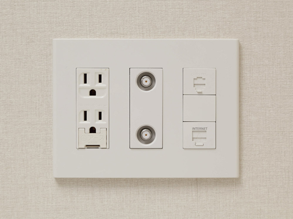 Other.  [Multi-media outlet] the internet, CS, It is connected such as to BS terminal, A multi-media outlet panel has been set up in each room.