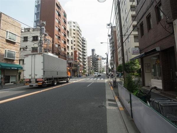 Local photos, including front road. Station is near, Wide road, It is a rarity conditions 2013 / 07 shooting