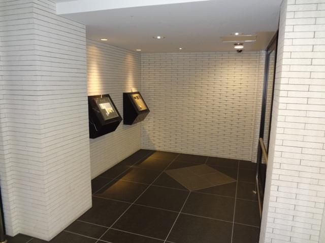 Entrance. Common areas