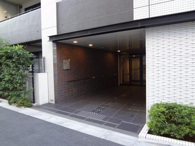 Entrance. Common areas