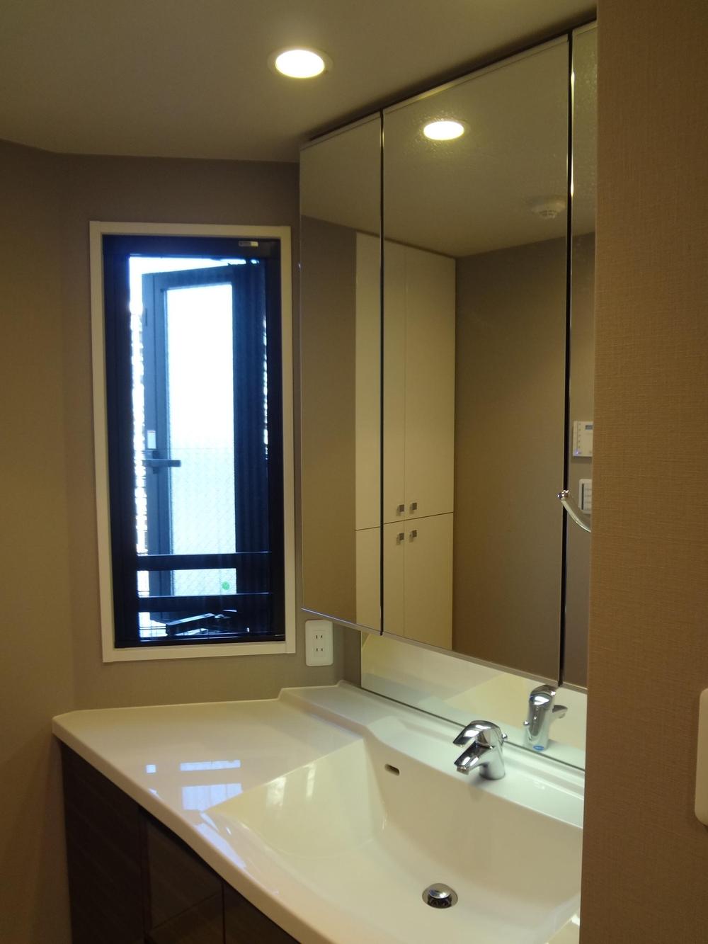 Wash basin, toilet. Indoor (April 2013) Shooting