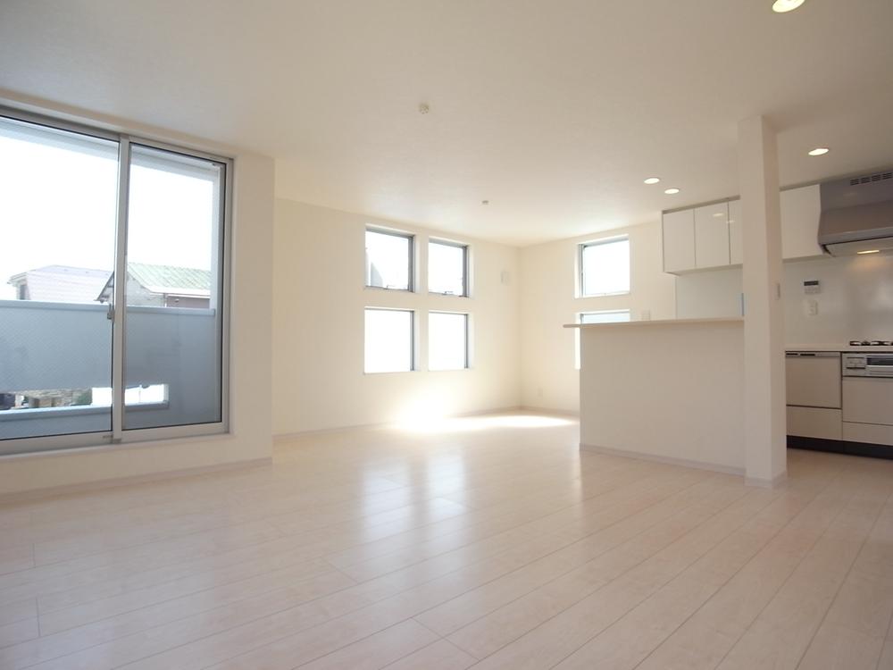 Living. Ensure adequate lighting