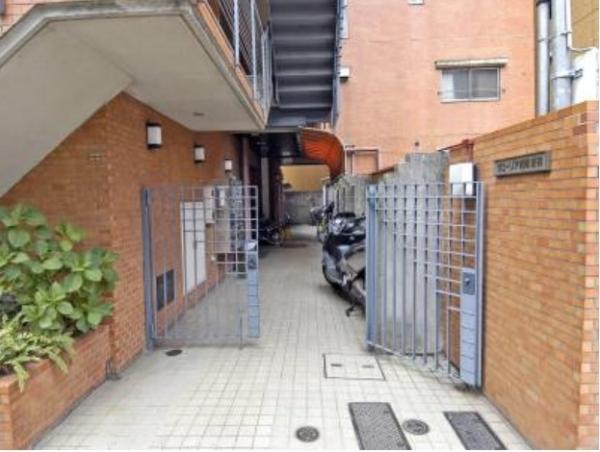 Local appearance photo